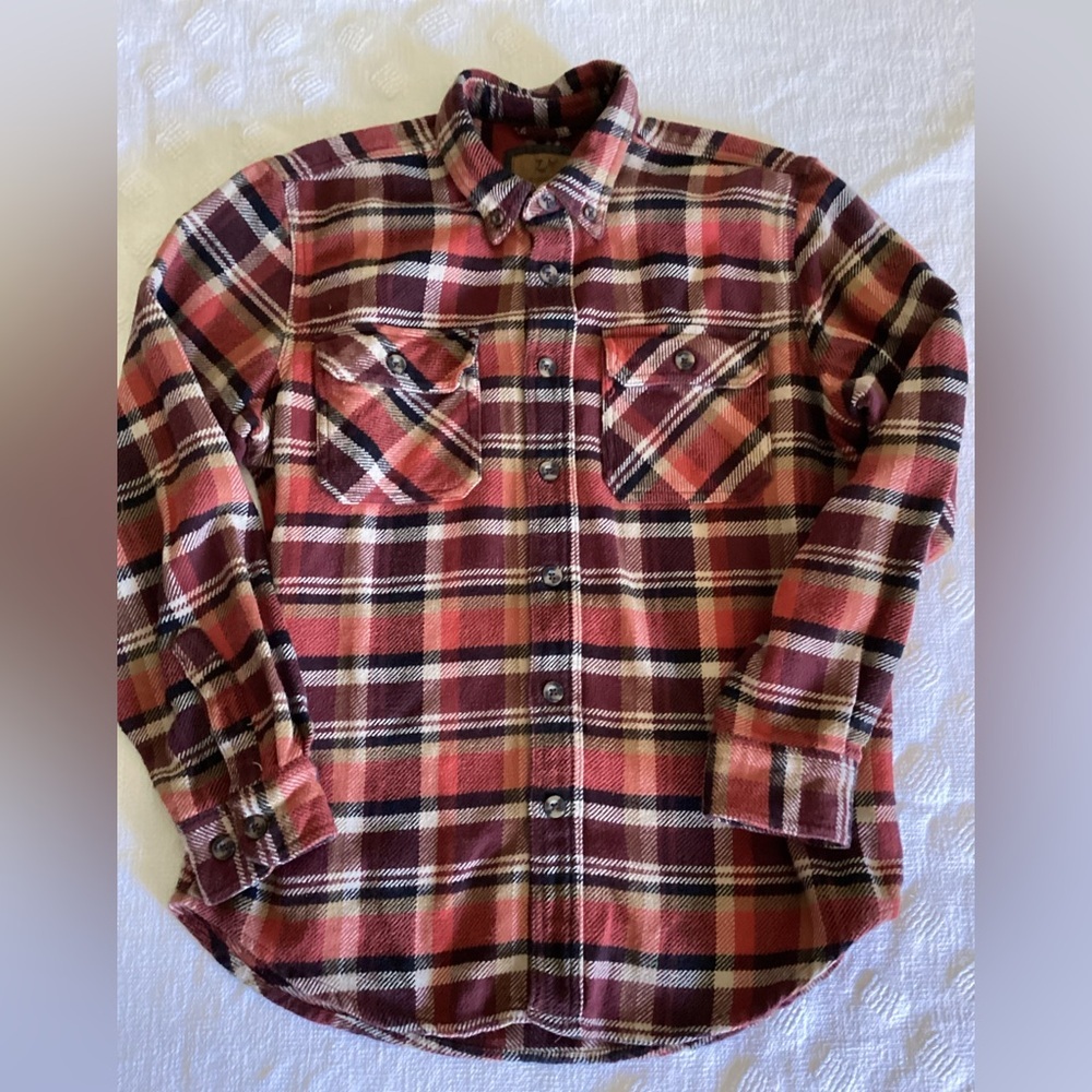 Outdoor Life Sears Flannel -SZ L
RED/BLUE/TAN
PIT TO PIT 20”
Length 28”
100% cot